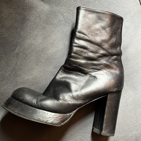 Vintage Black leather platform boots. Below calf Sz IT 37 - 6 1/2 -7 Made in IT - Picture 4 of 8